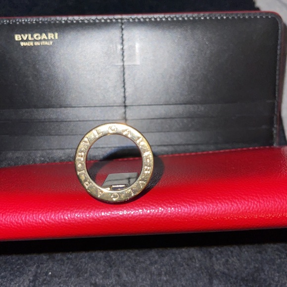 Bvlgari Preloved long wallet color redish with beautiful shine. Beautiful Wallet - Picture 15 of 17